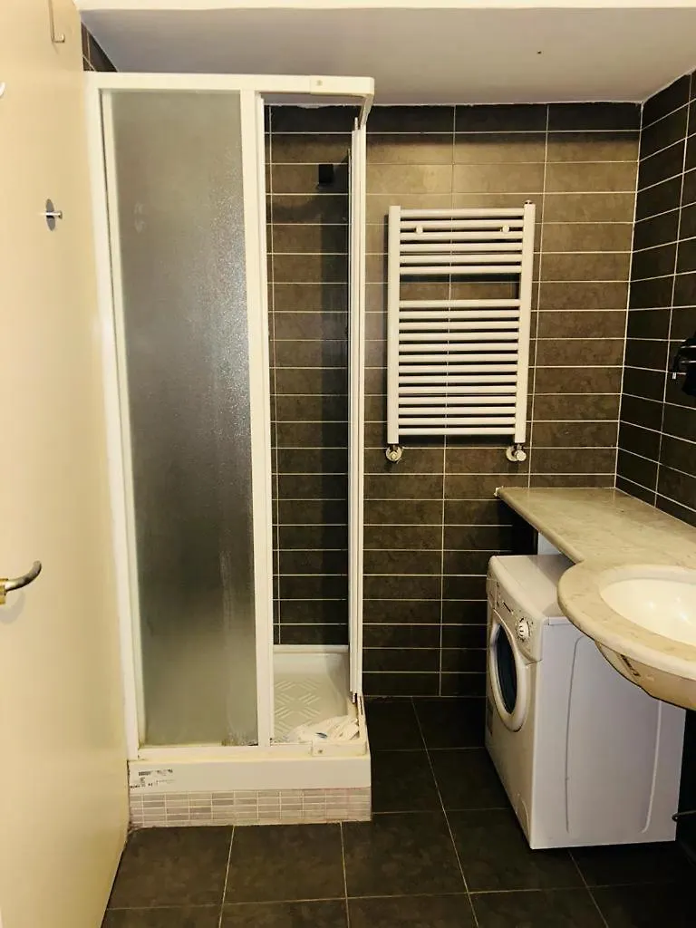 Apartment Easy Room Italy Prada Milan Italy